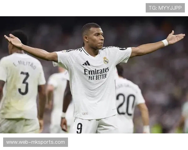 皇马巴列卡诺中场争夺激烈，半场0-0